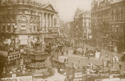 Piccadilly Circus door English Photographer